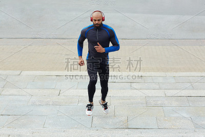 年轻的慢跑者