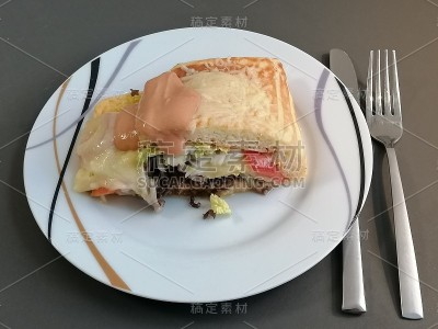 绞肉卷配生菜、番茄和芝士