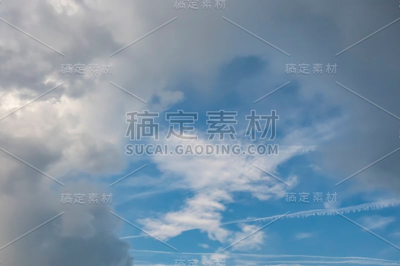 多云天气时天空中的气流运动