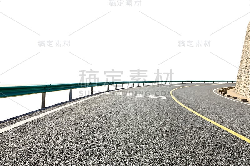 公路沥青路面和白色背景。