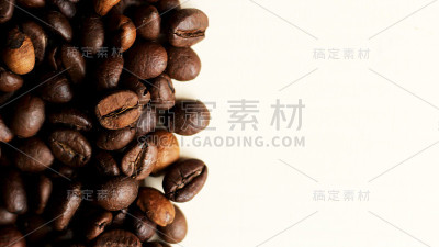 带有文本拷贝空间的咖啡豆。