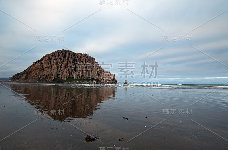 美国加州海岸中部的莫罗岩