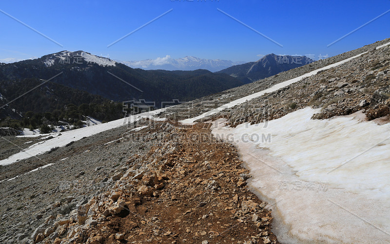 通路在山