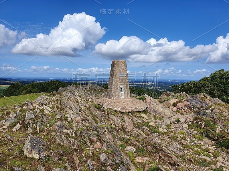 条例》调查纪念碑