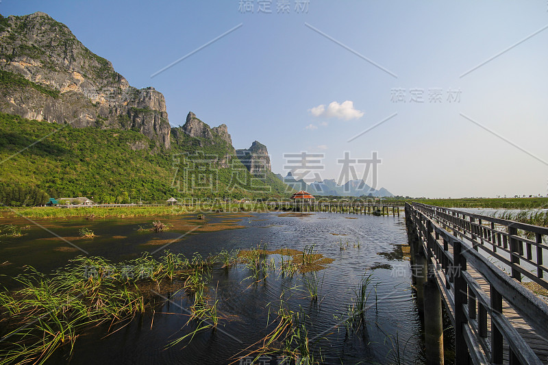 从Khao sam roi yod木桥上的山景