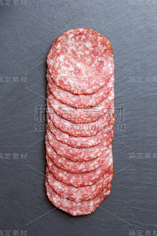 近距离的粉红色开胃香肠