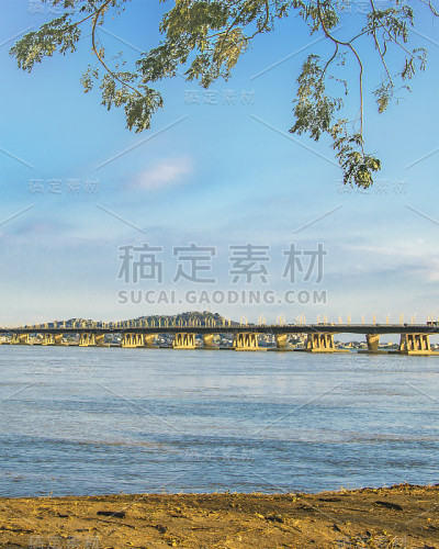 河边道勒城市景观，瓜亚斯，厄瓜多尔