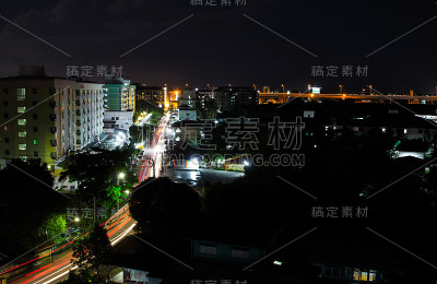 路晚上的城市