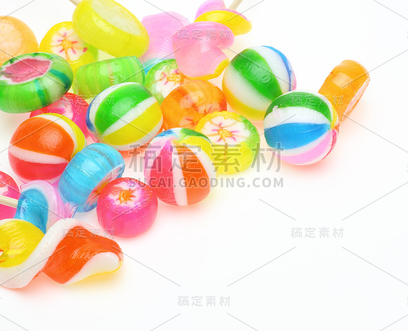 白色背景下的糖果