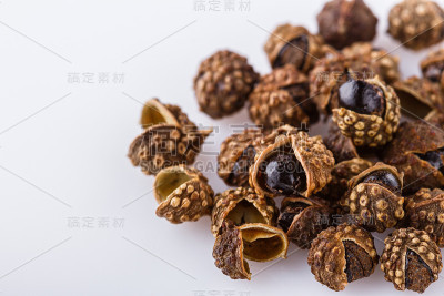 香喷喷的花椒配以白色丙烯酸颜料