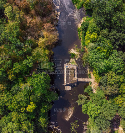 美丽的乌克兰自然全景。Danishi附近。安东·简科夫鸟瞰图。