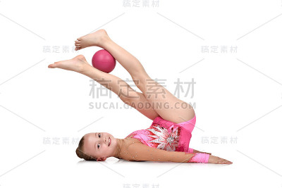 带球的小女孩