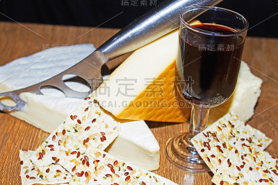 奶酪和饼干。