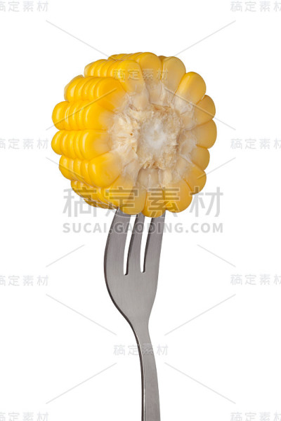 用叉子拿着甜玉米