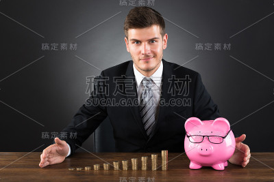 商人保护硬币和储蓄罐