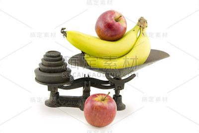 古董厨房秤与水果