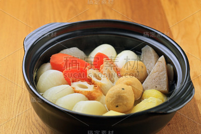 奥登走进锅里