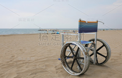 铝制大轮子的特殊轮椅