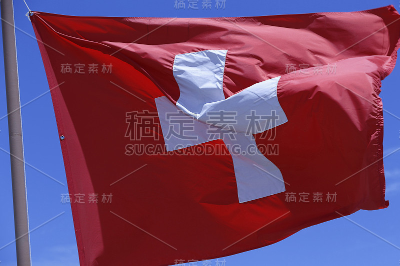 瑞士国旗在风中飘扬