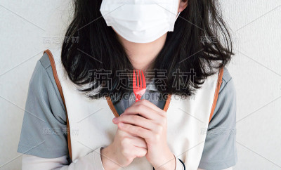 沮丧的亚洲护理服务员女人