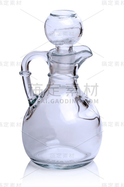 白色的玻璃水瓶