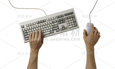 手把电脑键盘和电脑鼠标隔离在白色背景上