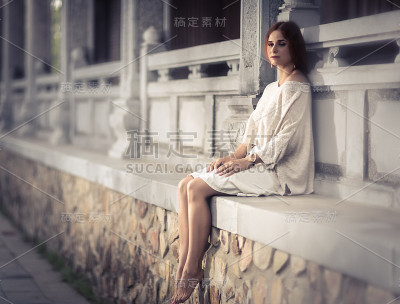 户外美女的肖像