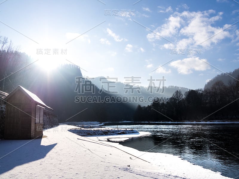 什恰夫尼察附近的杜纳耶茨河峡谷出口