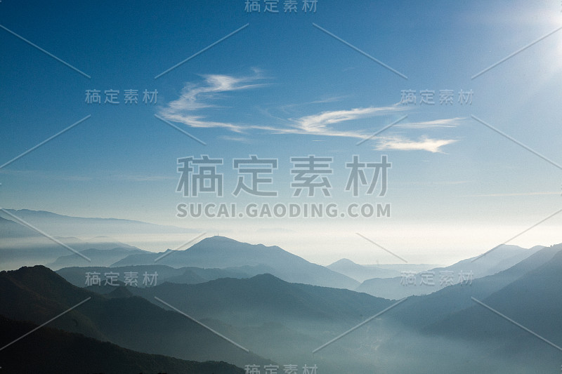 山渐变背景。山景观