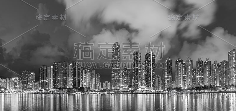 天际线和香港市中心海港的夜晚