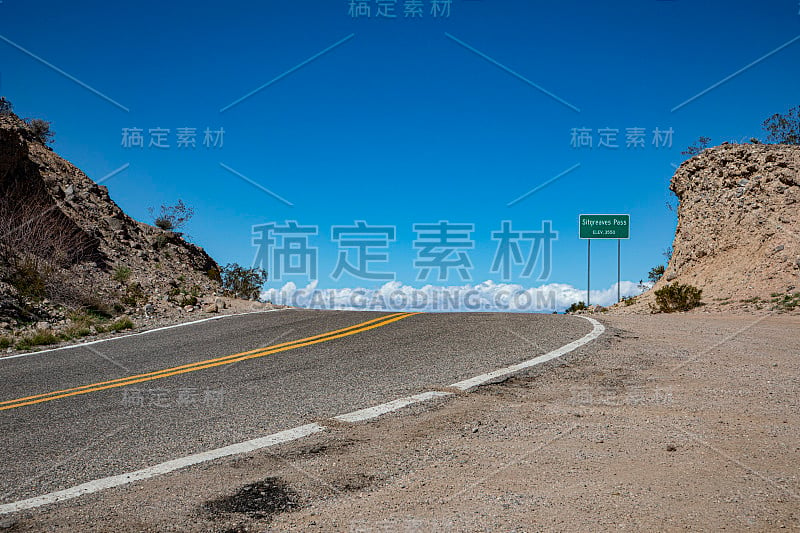 在sitgraves Pass的otman附近的66号公路景观