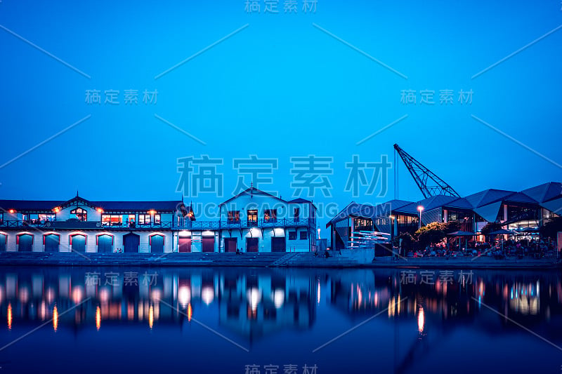 惠灵顿市海滨的夜景