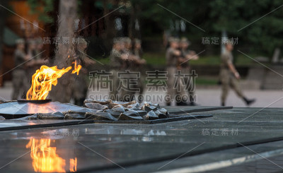 行进中的士兵