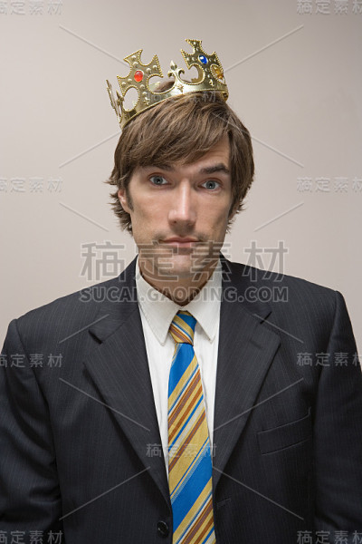 戴皇冠的人