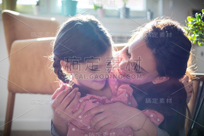 妈妈的拥抱，没有什么和它们一样。