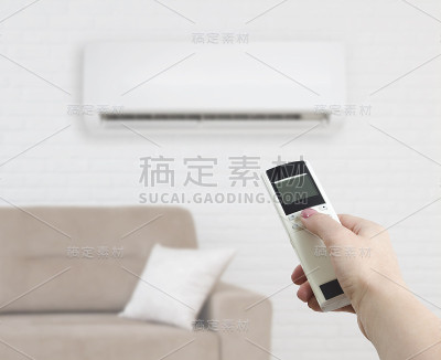 通过远程控制面板设置空调温度