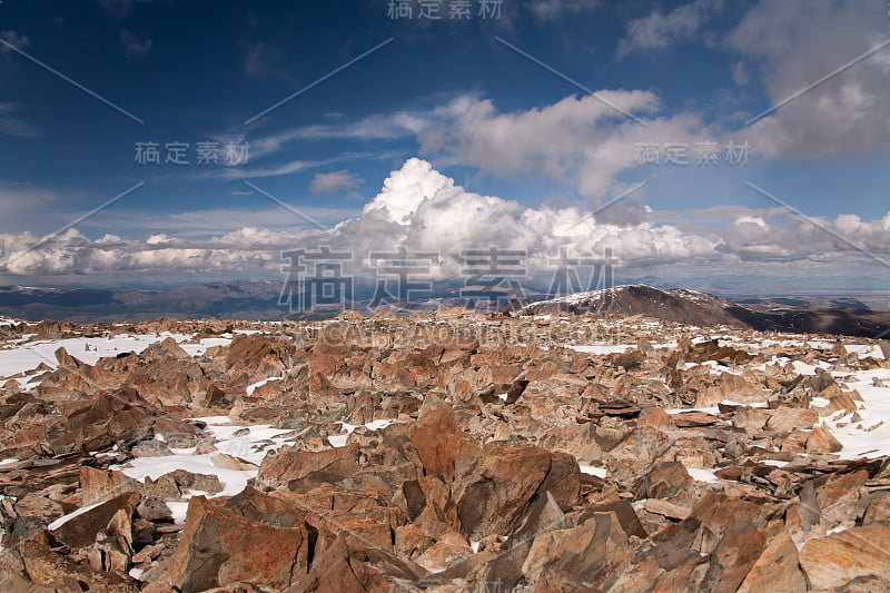 阿尔泰山岩石冰川雪