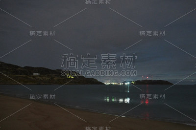 夏天的景观是捷里别尔卡附近的绿色极地苔原。