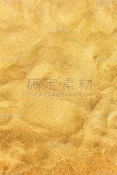 海滩沙子特写为背景。黄沙微距照片