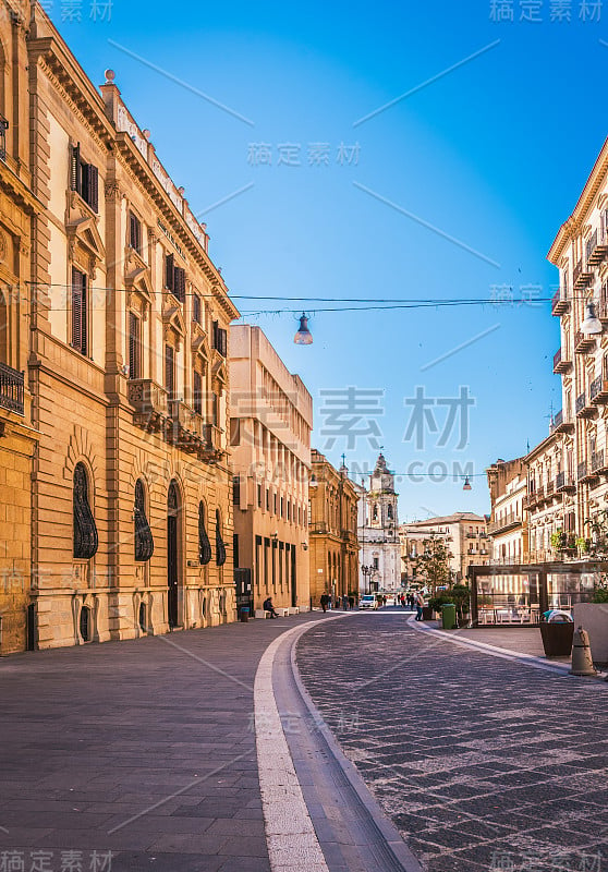 Corso Umberto I在Caltanissetta市中心，西西里岛，意大利，欧洲