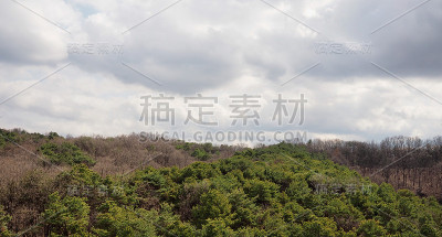 韩国的山，云和天空
