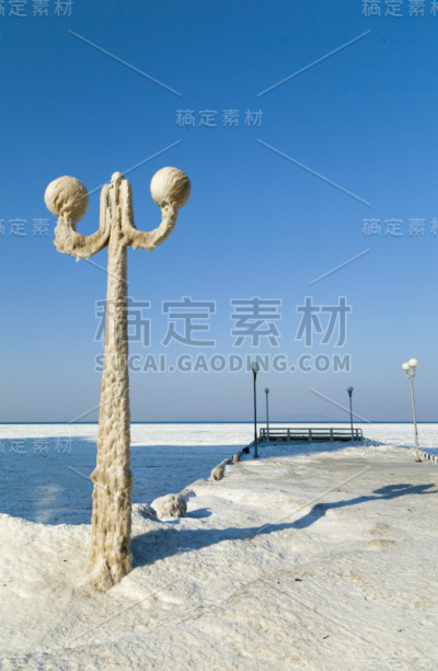 灯在冰