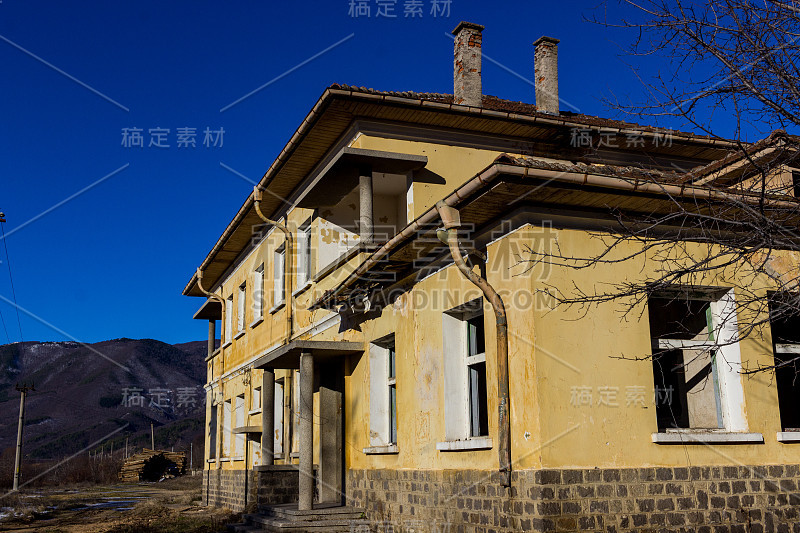 跟踪路线从Rozino村到小屋Eho和Yumryk峰和Vezhen峰Stara planina(巴尔