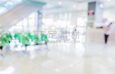 模糊的背景，病人在医院等待看医生。v
