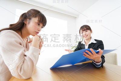 女人出差了