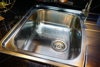 不锈钢水槽与搅拌机龙头