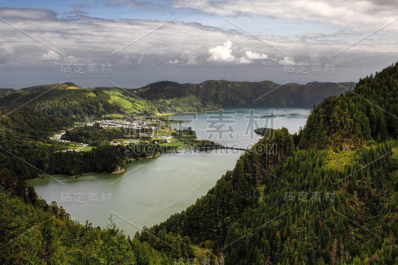 火山湖和植被