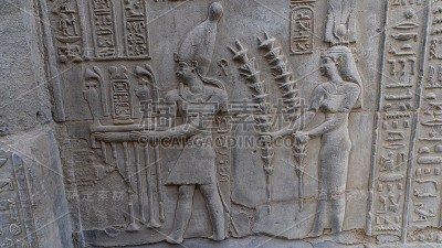 Kom Ombo神庙。Kom Ombo是埃及的一个农业城镇，以Kom Ombo神庙而闻名。它最初是一