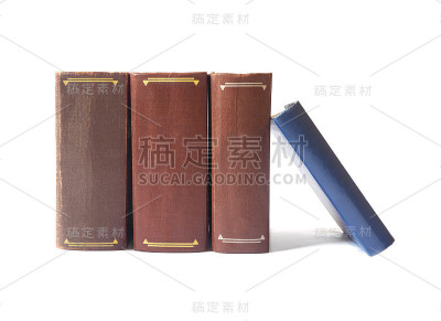 黄页在白色背景上孤立的旧书