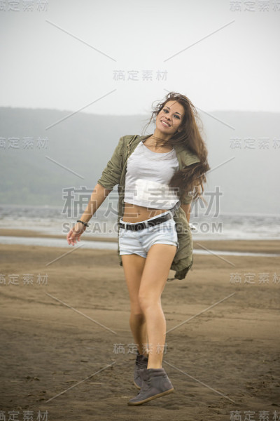 沙滩上的美女